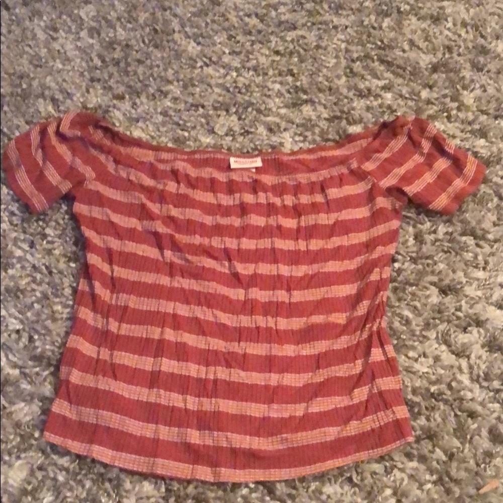 Off the shoulder crop